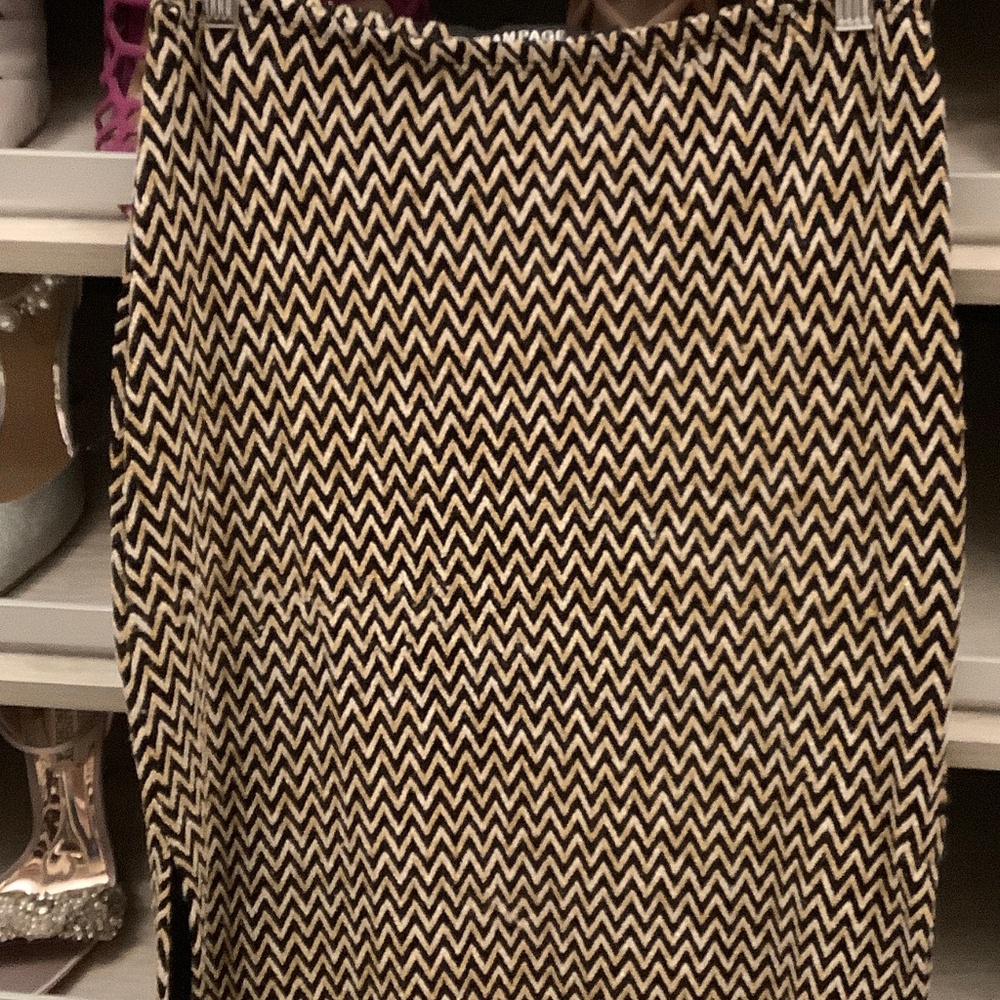 Rampage Chevron  knit skirt size small.